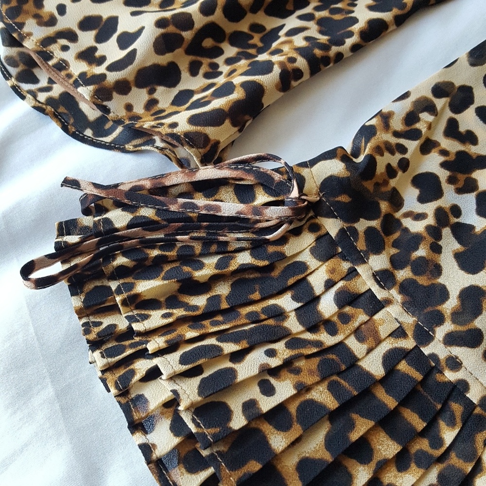 Rose & Olive Cheetah Blouse - Picture 5 of 5